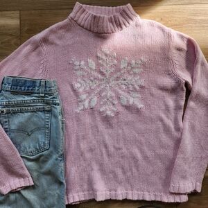 Baby pink turtleneck with snowflake